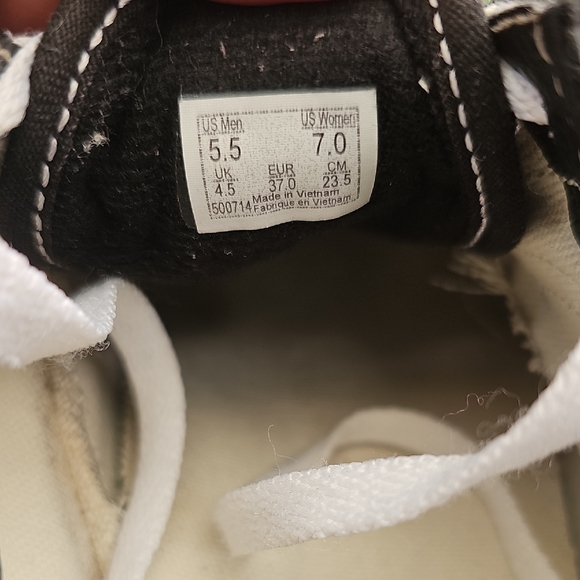 Vans Black and White Low-Top Shoes - Picture 11 of 12